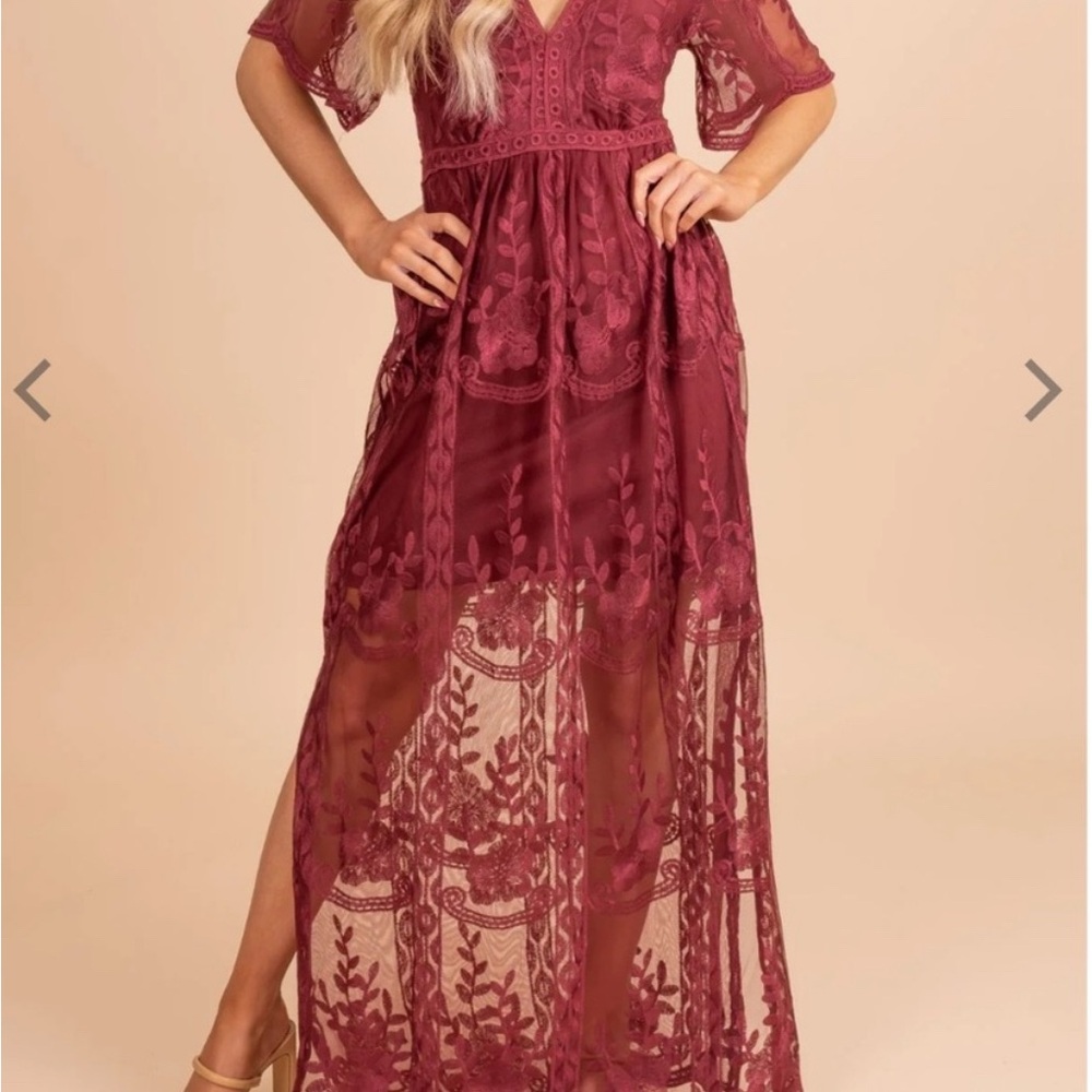 Chic Lace Maxi Dress in Rich Burgundy
